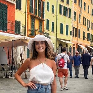 Meet your Posher, Maddy